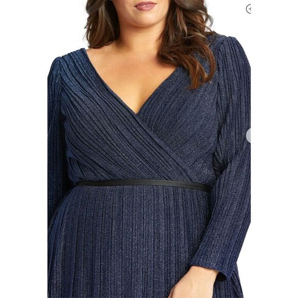 Mac Duggal NWT size 18W shimmering v neck long sleeve gown 48892 plus size mothe - Picture 3 of 16